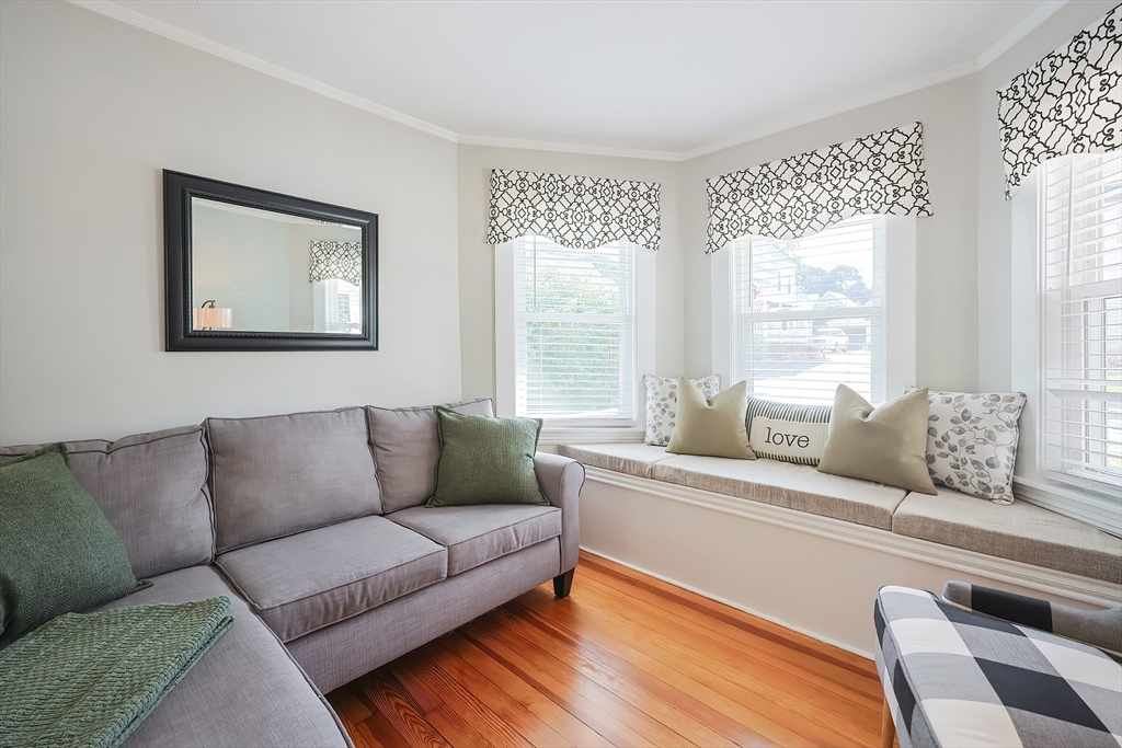 Milford, Massachusetts 01757, United States, 3 Bedrooms Bedrooms, ,1 BathroomBathrooms,Residential,Pending,213889