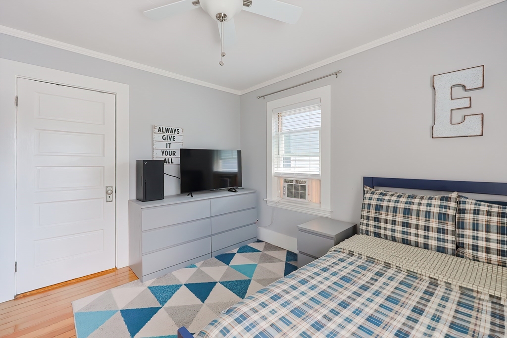 Milford, Massachusetts 01757, United States, 3 Bedrooms Bedrooms, ,1 BathroomBathrooms,Residential,Pending,213889