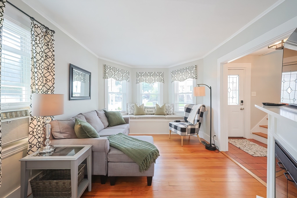 Milford, Massachusetts 01757, United States, 3 Bedrooms Bedrooms, ,1 BathroomBathrooms,Residential,Pending,213889