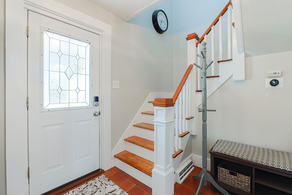 Milford, Massachusetts 01757, United States, 3 Bedrooms Bedrooms, ,1 BathroomBathrooms,Residential,Pending,213889