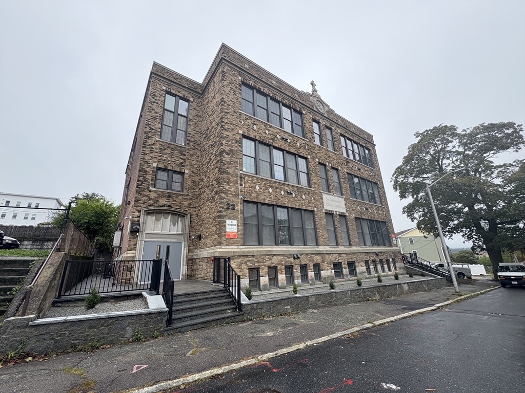 22 Waverly St
