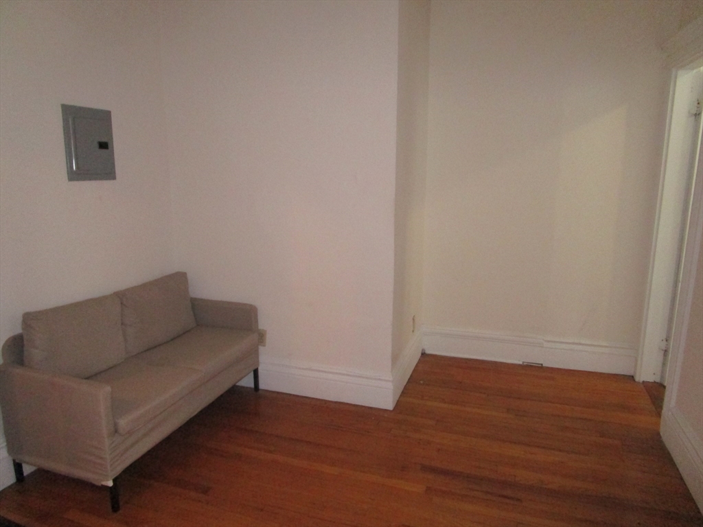 64 Charlesgate East 76