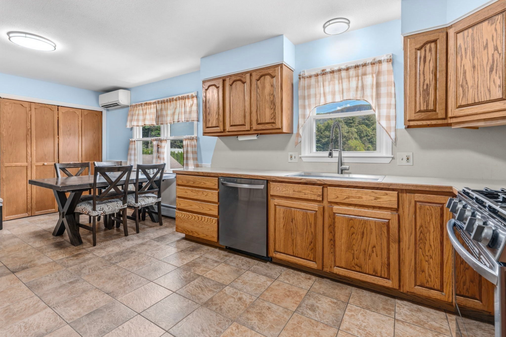 45 Brook St, Easthampton, MA, 45 Brook St, Easthampton, MA Photo #3