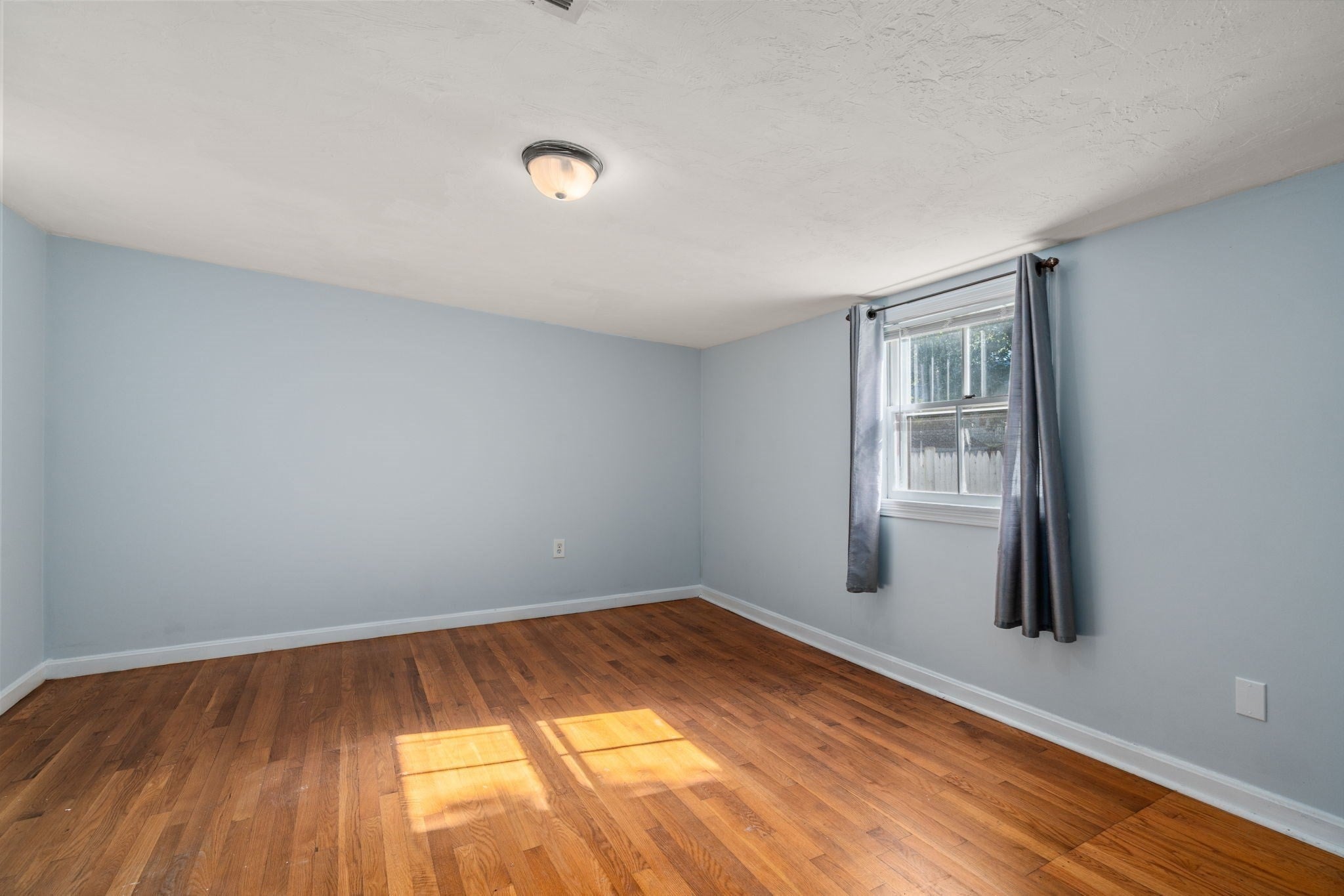 33 Plant Rd, Waltham, MA Photo #25