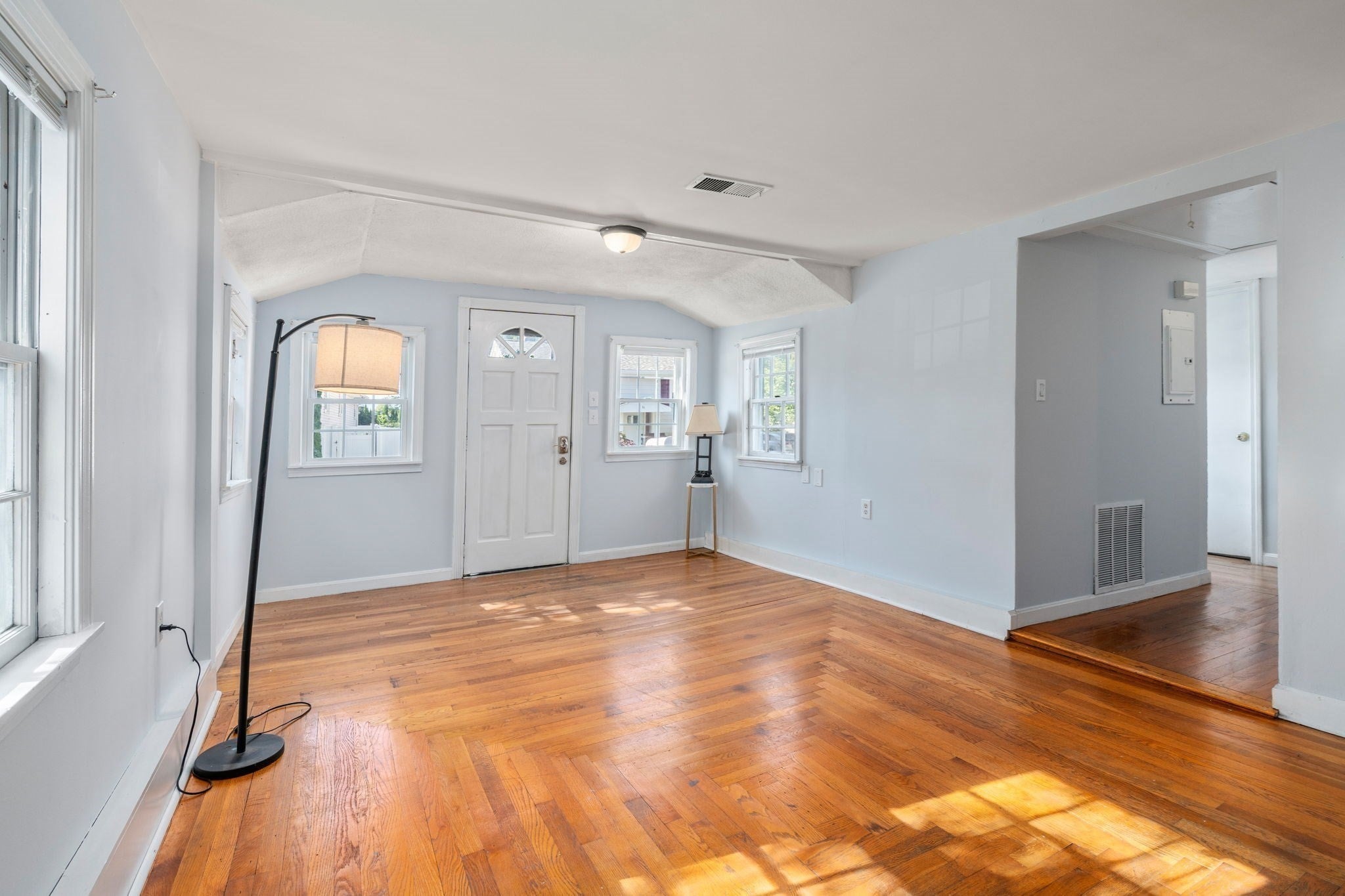 33 Plant Rd, Waltham, MA Photo #17