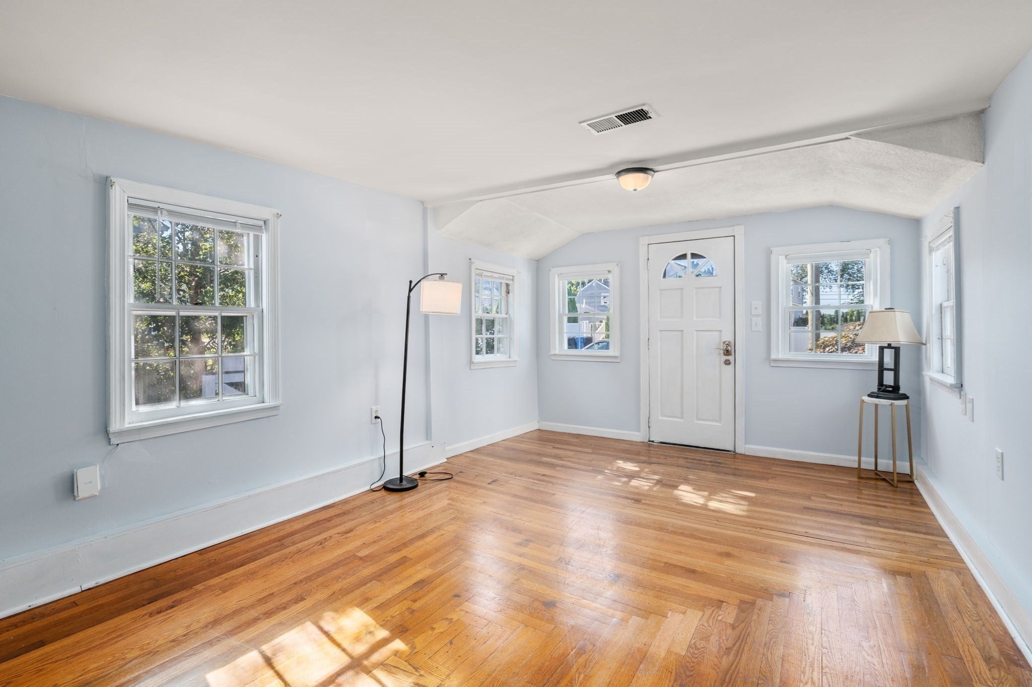 33 Plant Rd, Waltham, MA Photo #18