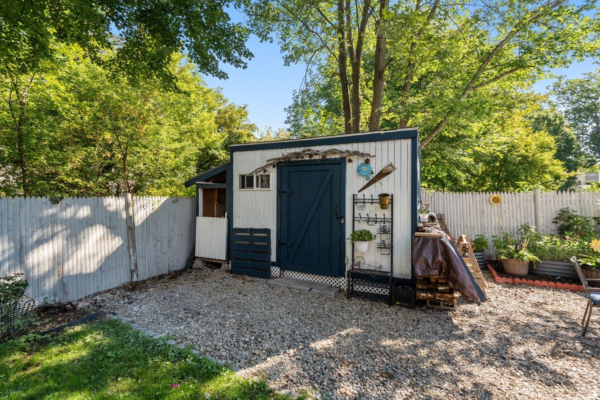 33 Plant Rd, Waltham, MA Photo #34