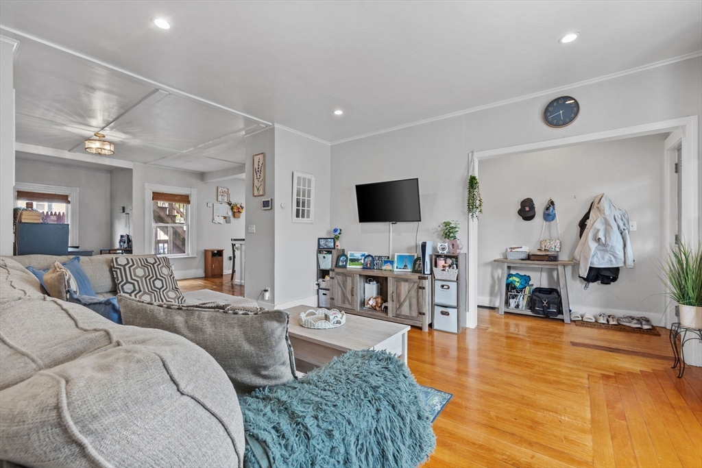10 Atkins Ave