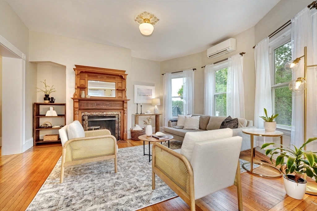 3 Bartlett St