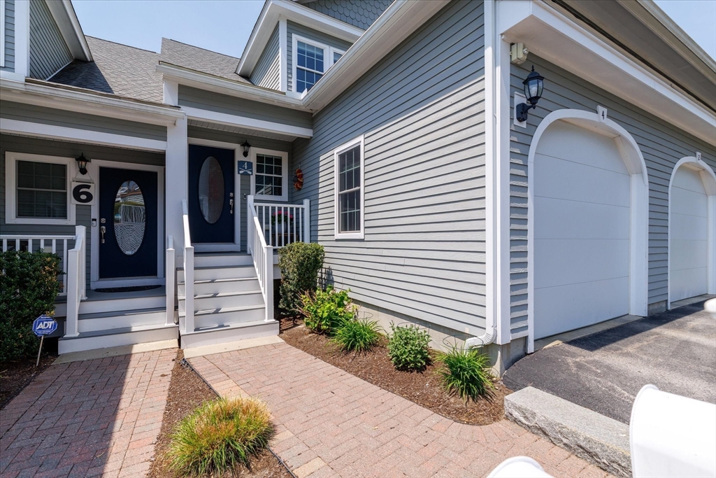 4 Eastern Point Dr 4