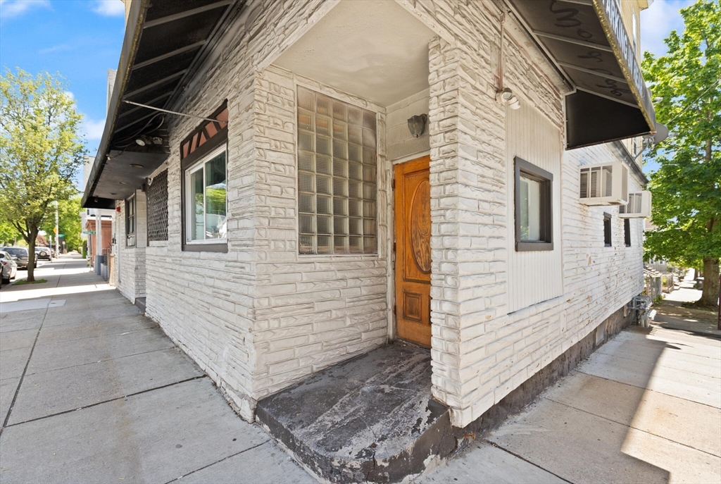 385-387 Salem St