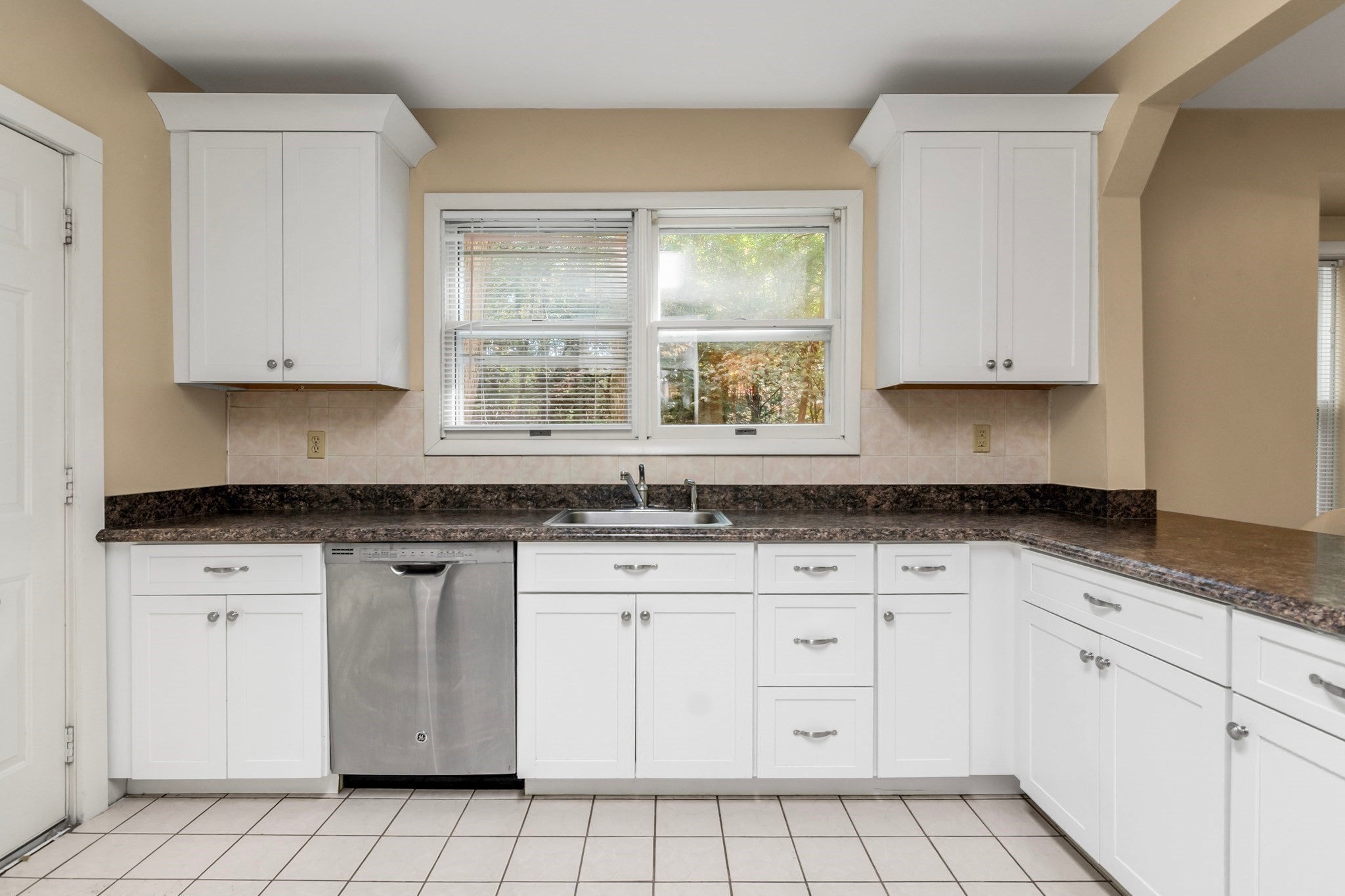 560 Salisbury ST, Worcester, MA Photo #10