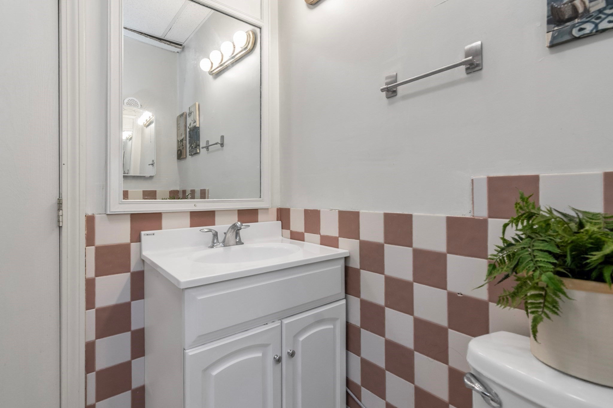 560 Salisbury ST, Worcester, MA Photo #25