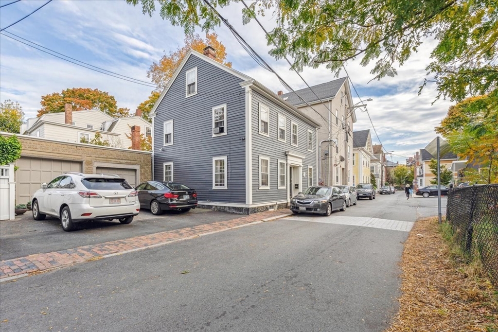 12 Howard St