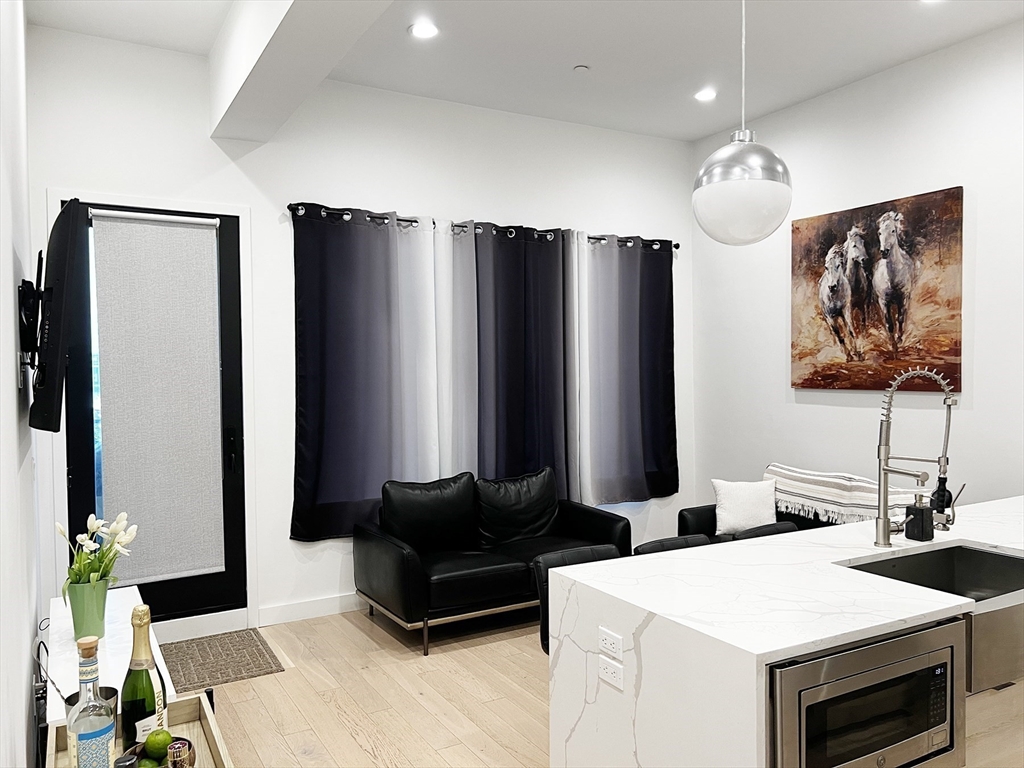 360 Meridian Street 4