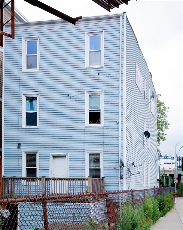 132 Chelsea St