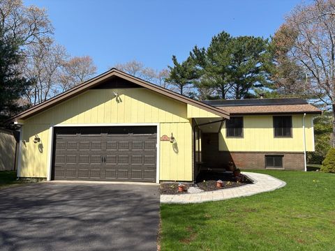 11 Michael Rd Bourne MA 02559