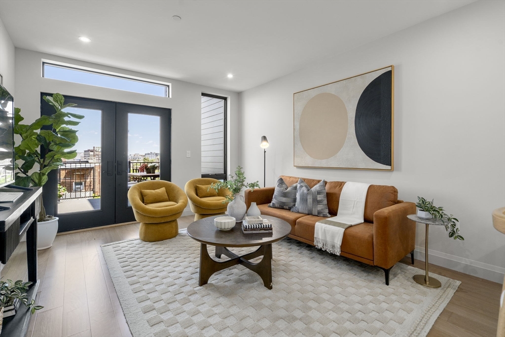 100 Lincoln Street 305