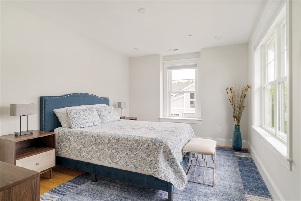 Middleton, Massachusetts 01949, United States, 2 Bedrooms Bedrooms, ,3 BathroomsBathrooms,Residential,Contingent,138469