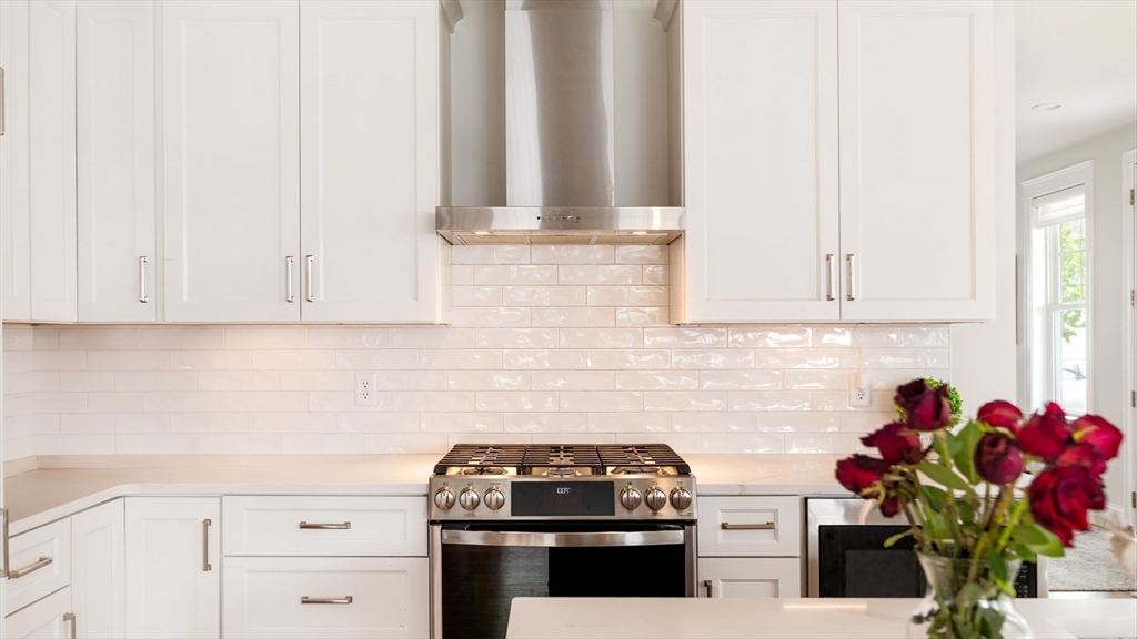 Middleton, Massachusetts 01949, United States, 2 Bedrooms Bedrooms, ,3 BathroomsBathrooms,Residential,Contingent,138469