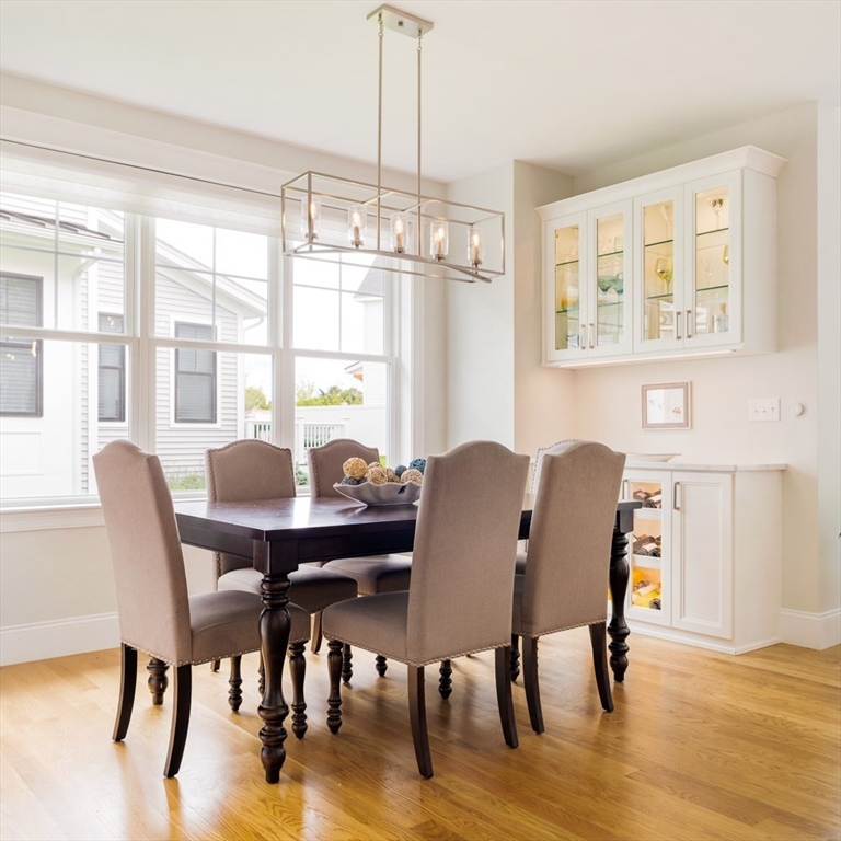 Middleton, Massachusetts 01949, United States, 2 Bedrooms Bedrooms, ,3 BathroomsBathrooms,Residential,Contingent,138469