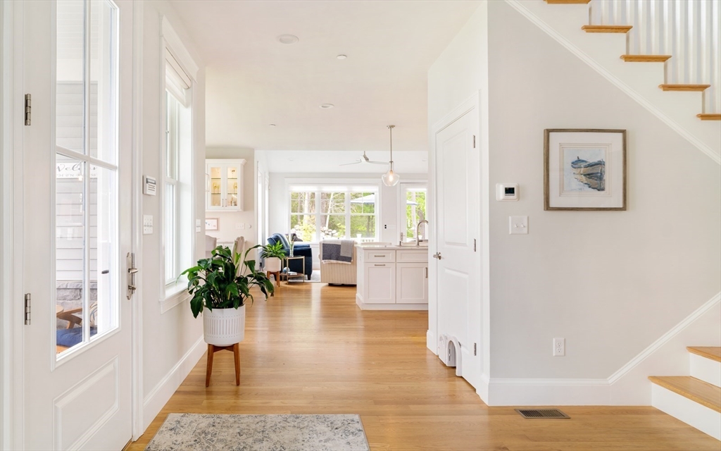 Middleton, Massachusetts 01949, United States, 2 Bedrooms Bedrooms, ,3 BathroomsBathrooms,Residential,Contingent,138469