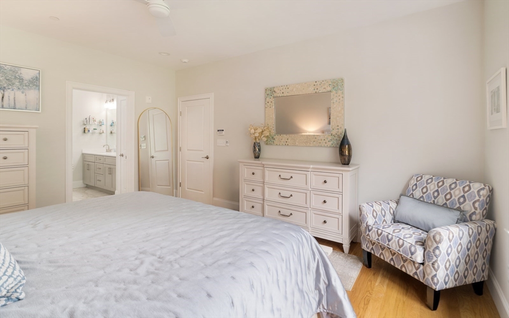 Middleton, Massachusetts 01949, United States, 2 Bedrooms Bedrooms, ,3 BathroomsBathrooms,Residential,Contingent,138469