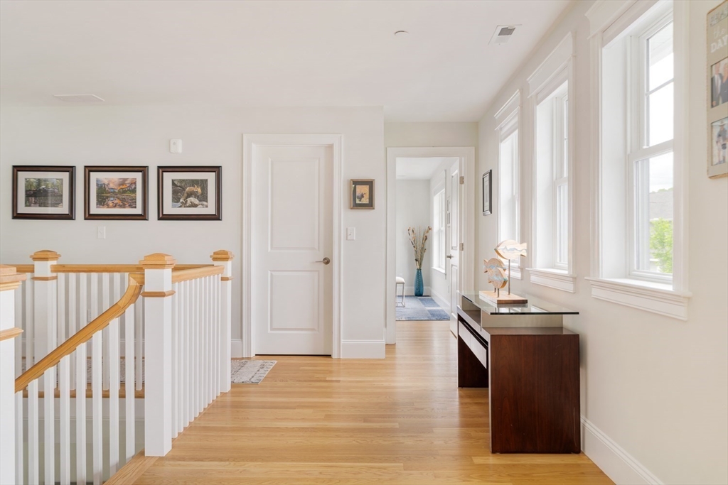 Middleton, Massachusetts 01949, United States, 2 Bedrooms Bedrooms, ,3 BathroomsBathrooms,Residential,Contingent,138469