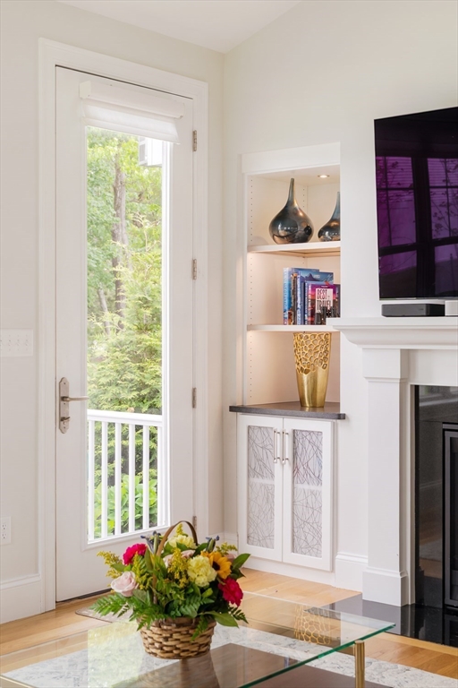 Middleton, Massachusetts 01949, United States, 2 Bedrooms Bedrooms, ,3 BathroomsBathrooms,Residential,Contingent,138469