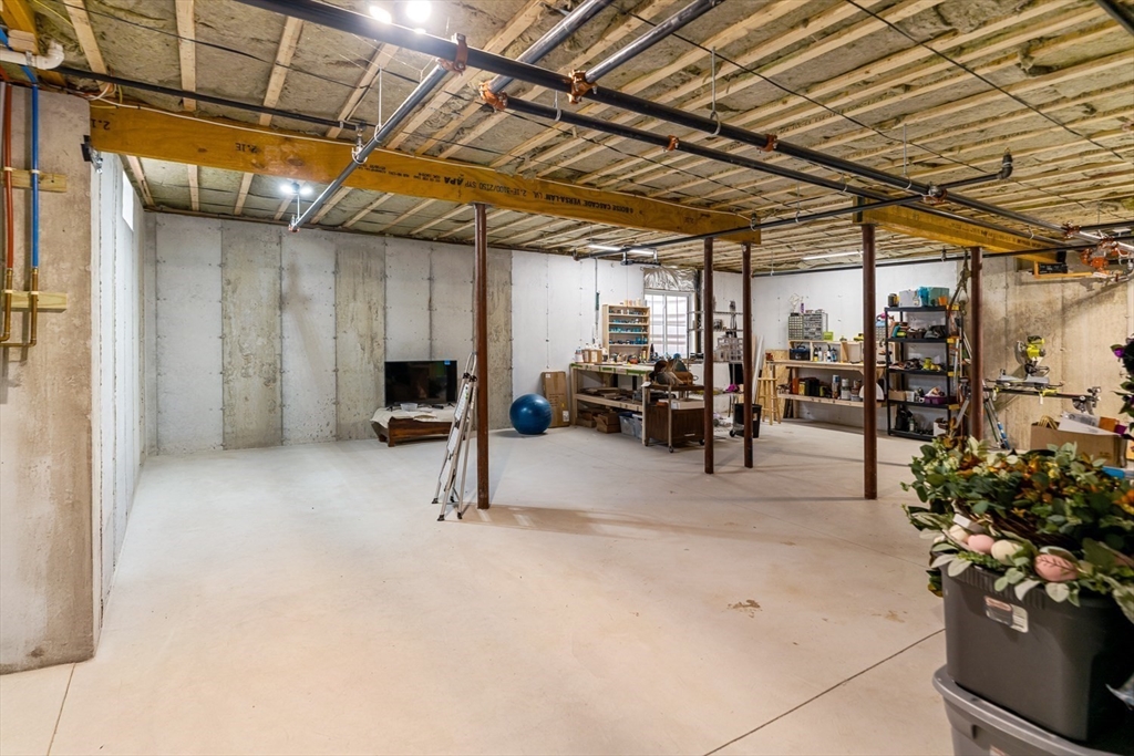 Middleton, Massachusetts 01949, United States, 2 Bedrooms Bedrooms, ,3 BathroomsBathrooms,Residential,Contingent,138469