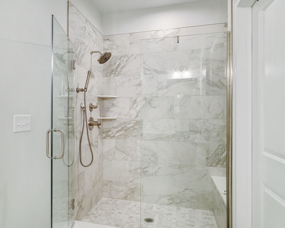 Middleton, Massachusetts 01949, United States, 2 Bedrooms Bedrooms, ,3 BathroomsBathrooms,Residential,Contingent,138469