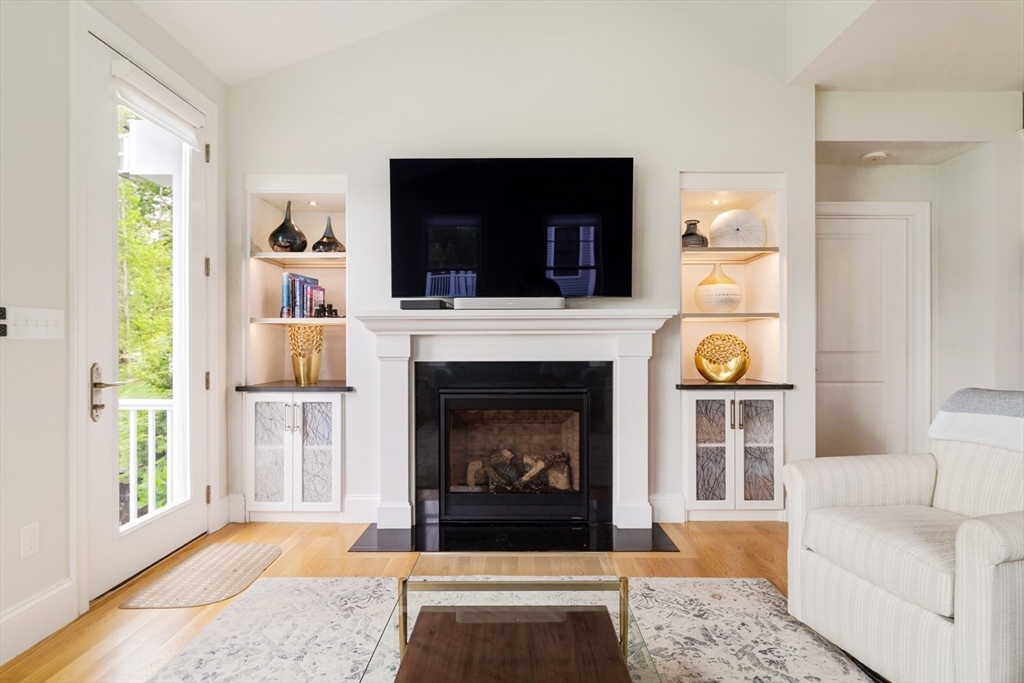 Middleton, Massachusetts 01949, United States, 2 Bedrooms Bedrooms, ,3 BathroomsBathrooms,Residential,Contingent,138469