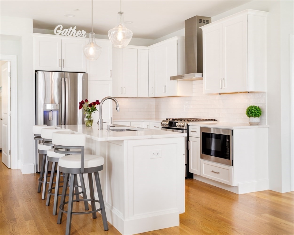 Middleton, Massachusetts 01949, United States, 2 Bedrooms Bedrooms, ,3 BathroomsBathrooms,Residential,Contingent,138469