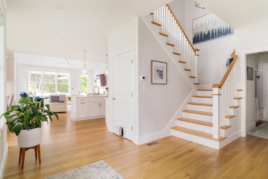 Middleton, Massachusetts 01949, United States, 2 Bedrooms Bedrooms, ,3 BathroomsBathrooms,Residential,Contingent,138469