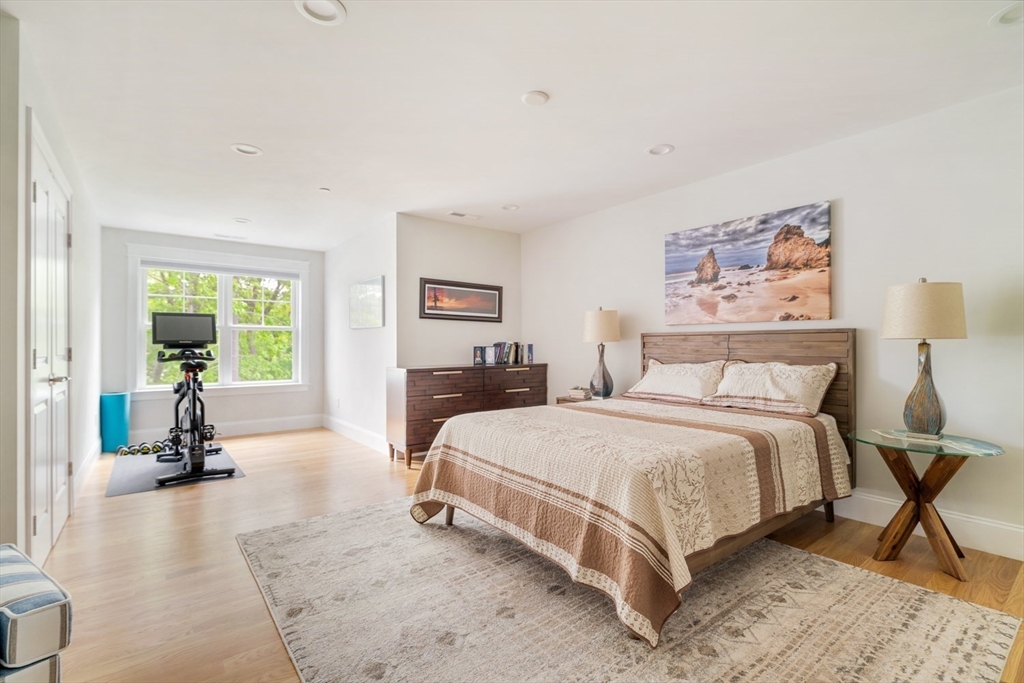 Middleton, Massachusetts 01949, United States, 2 Bedrooms Bedrooms, ,3 BathroomsBathrooms,Residential,Contingent,138469