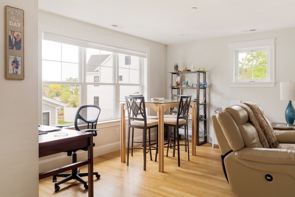 Middleton, Massachusetts 01949, United States, 2 Bedrooms Bedrooms, ,3 BathroomsBathrooms,Residential,Contingent,138469