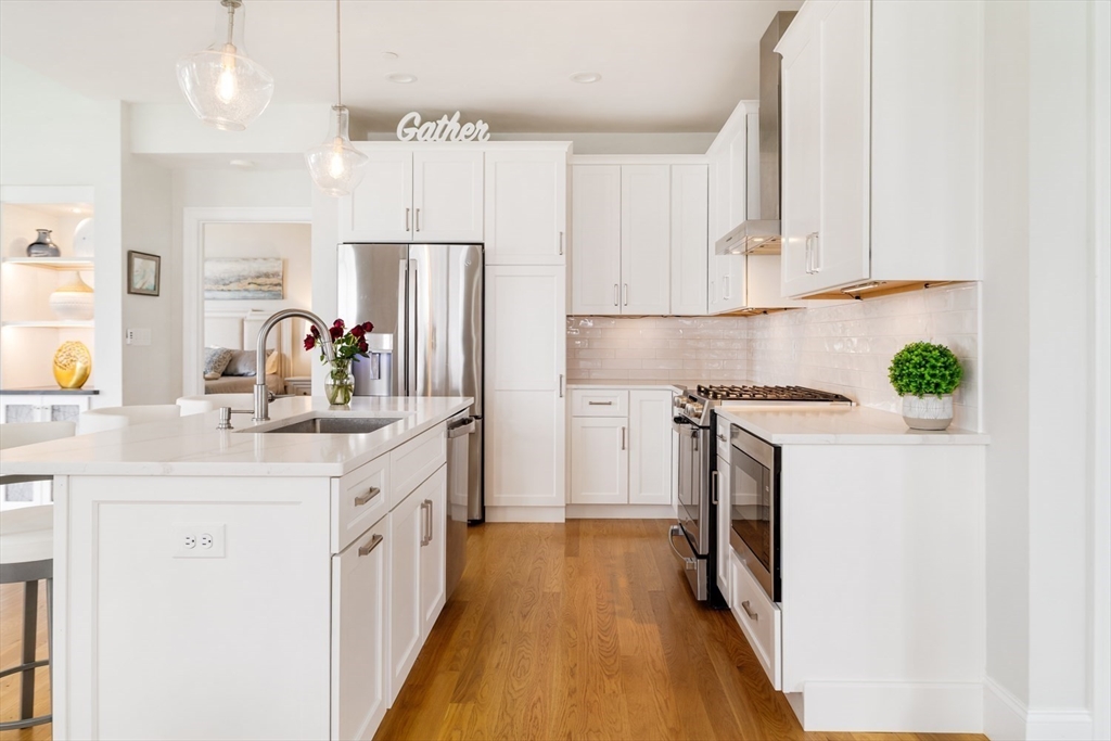 Middleton, Massachusetts 01949, United States, 2 Bedrooms Bedrooms, ,3 BathroomsBathrooms,Residential,Contingent,138469