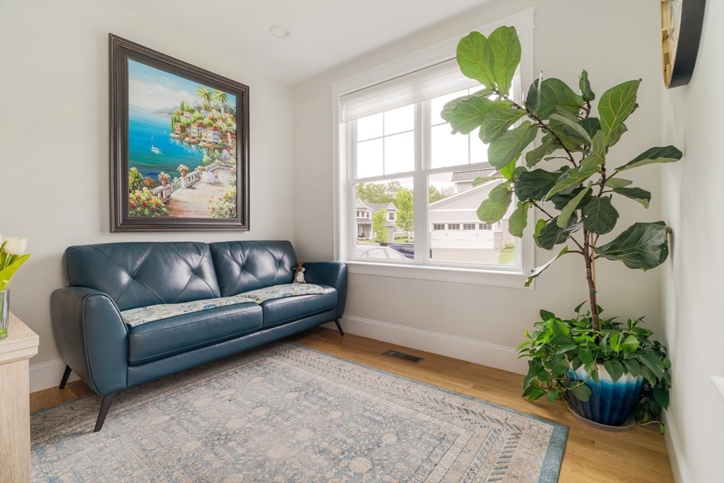 Middleton, Massachusetts 01949, United States, 2 Bedrooms Bedrooms, ,3 BathroomsBathrooms,Residential,Contingent,138469