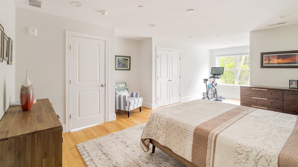 Middleton, Massachusetts 01949, United States, 2 Bedrooms Bedrooms, ,3 BathroomsBathrooms,Residential,Contingent,138469