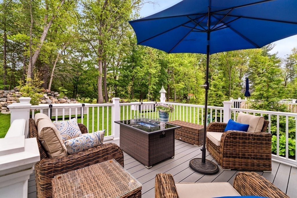 Middleton, Massachusetts 01949, United States, 2 Bedrooms Bedrooms, ,3 BathroomsBathrooms,Residential,Contingent,138469