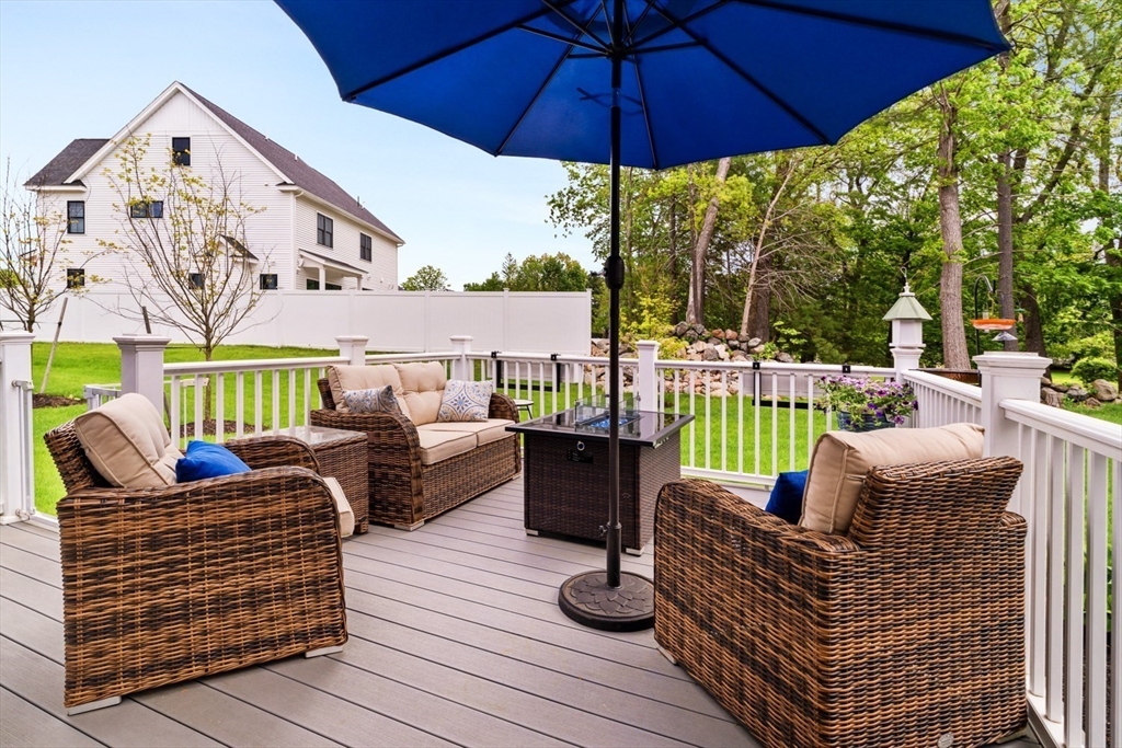 Middleton, Massachusetts 01949, United States, 2 Bedrooms Bedrooms, ,3 BathroomsBathrooms,Residential,Contingent,138469