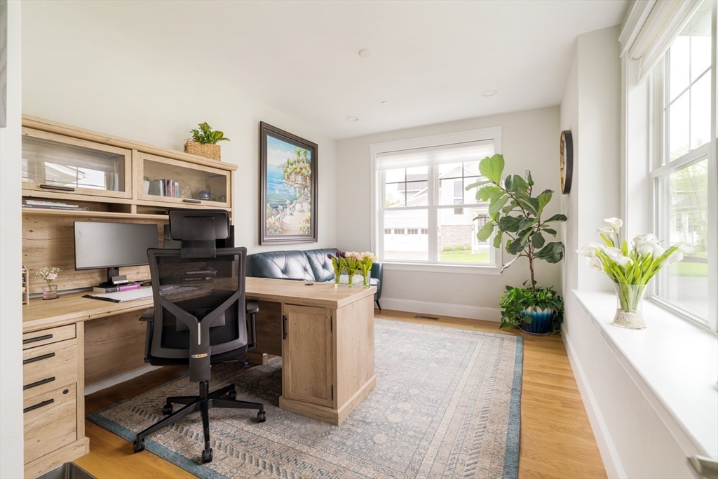 Middleton, Massachusetts 01949, United States, 2 Bedrooms Bedrooms, ,3 BathroomsBathrooms,Residential,Contingent,138469