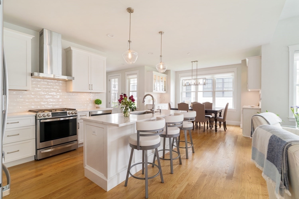 Middleton, Massachusetts 01949, United States, 2 Bedrooms Bedrooms, ,3 BathroomsBathrooms,Residential,Contingent,138469