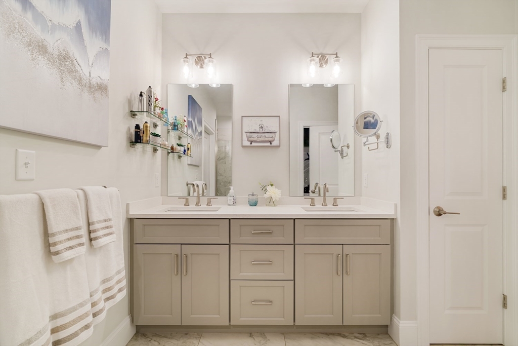 Middleton, Massachusetts 01949, United States, 2 Bedrooms Bedrooms, ,3 BathroomsBathrooms,Residential,Contingent,138469