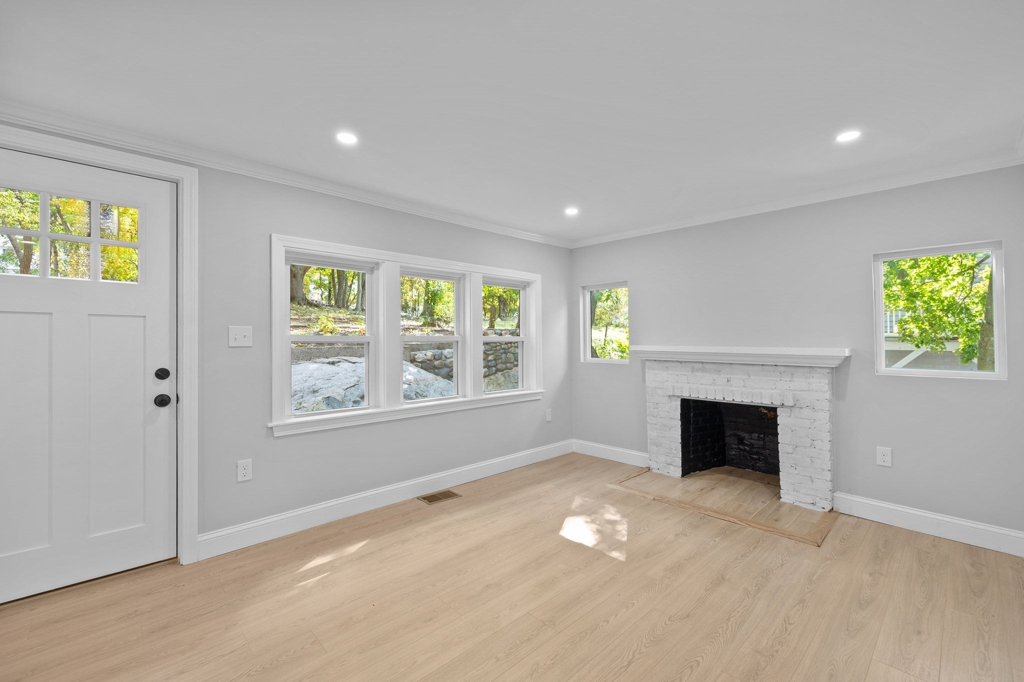 9 Walden Pond Ave, Saugus, MA Photo #11