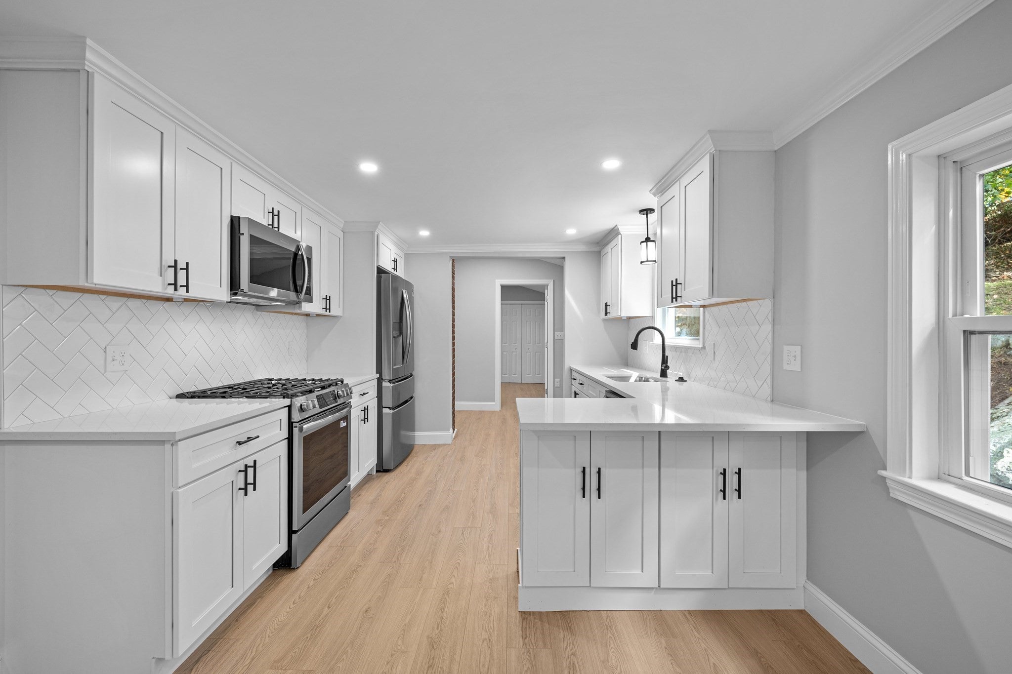 9 Walden Pond Ave, Saugus, MA Photo #10