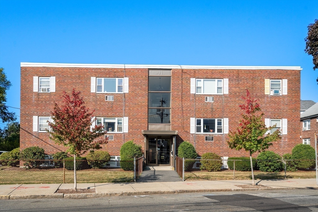 297 Main St 3
