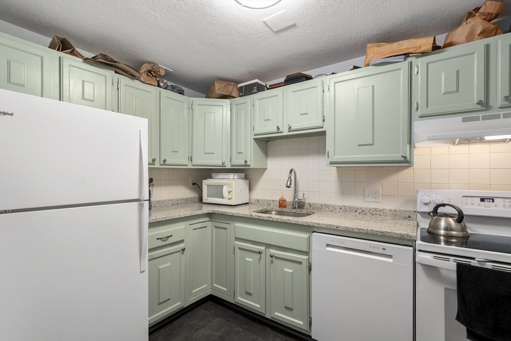 297 Main St 3