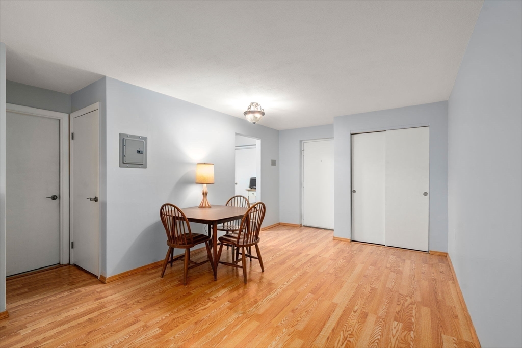 297 Main St 3