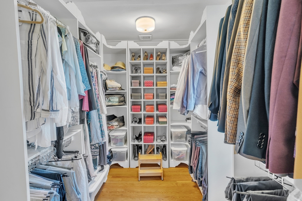 Dover, Massachusetts 02030, United States, 6 Bedrooms Bedrooms, ,6 BathroomsBathrooms,Residential,Active,120121